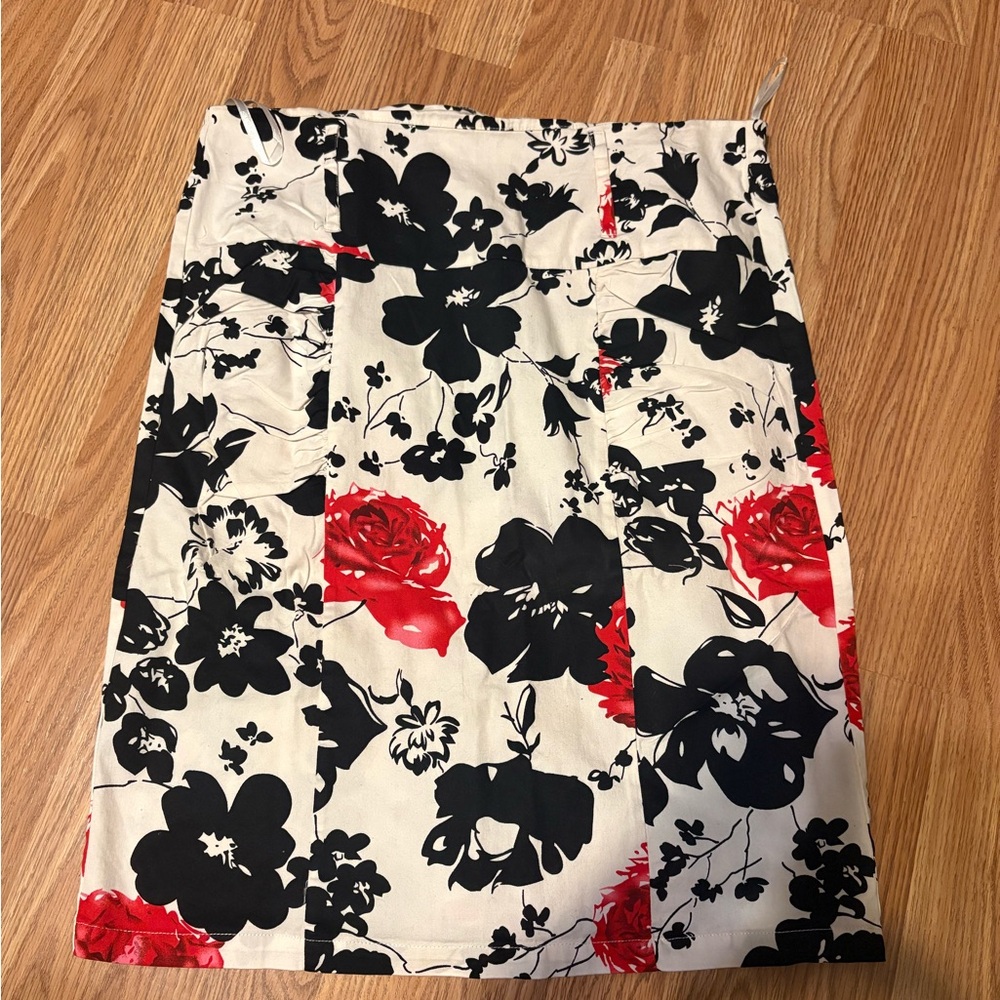 Chic Floral Pencil Skirt - Black, Red, and White
